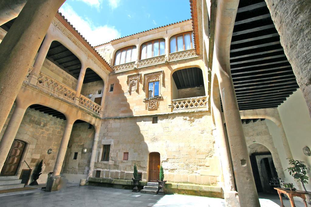 Posada Real Castillo Del Buen Amor Topas Екстериор снимка