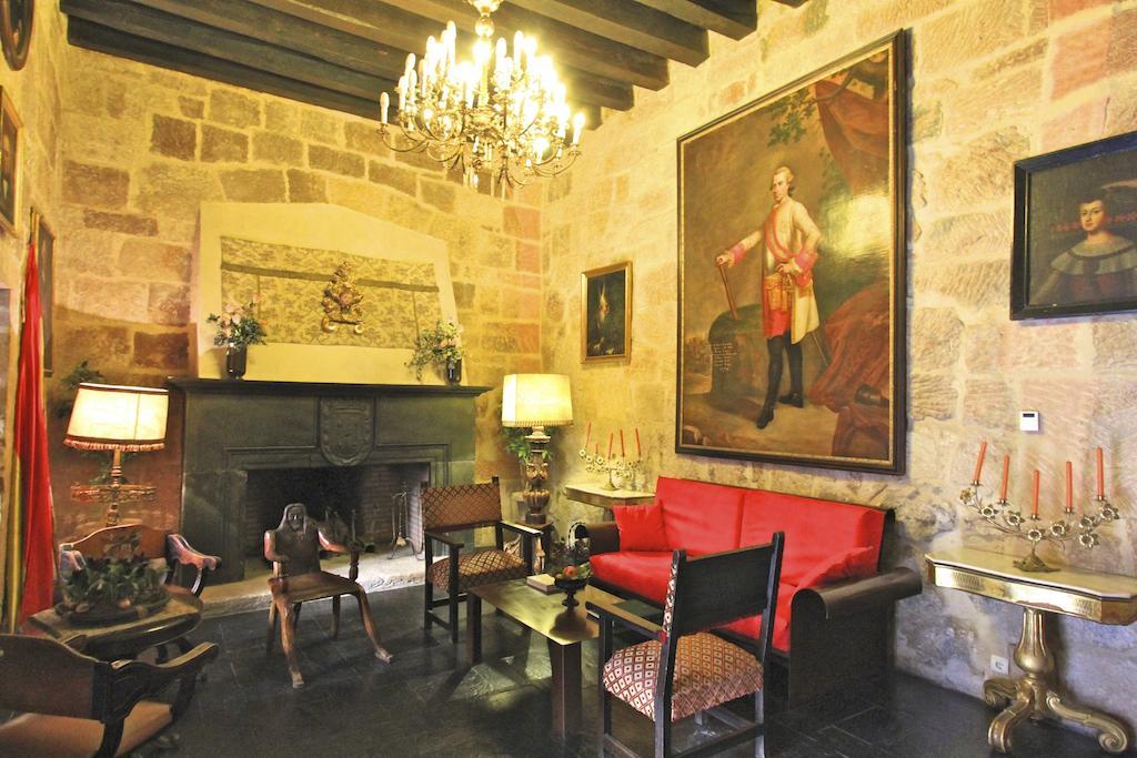 Posada Real Castillo Del Buen Amor Topas Екстериор снимка