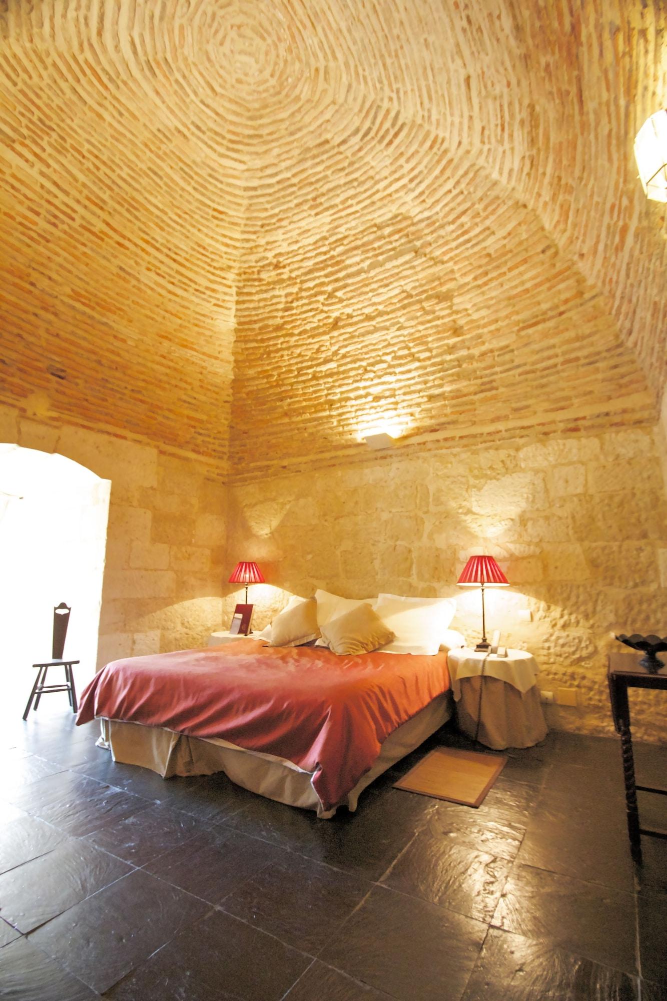 Posada Real Castillo Del Buen Amor Topas Екстериор снимка