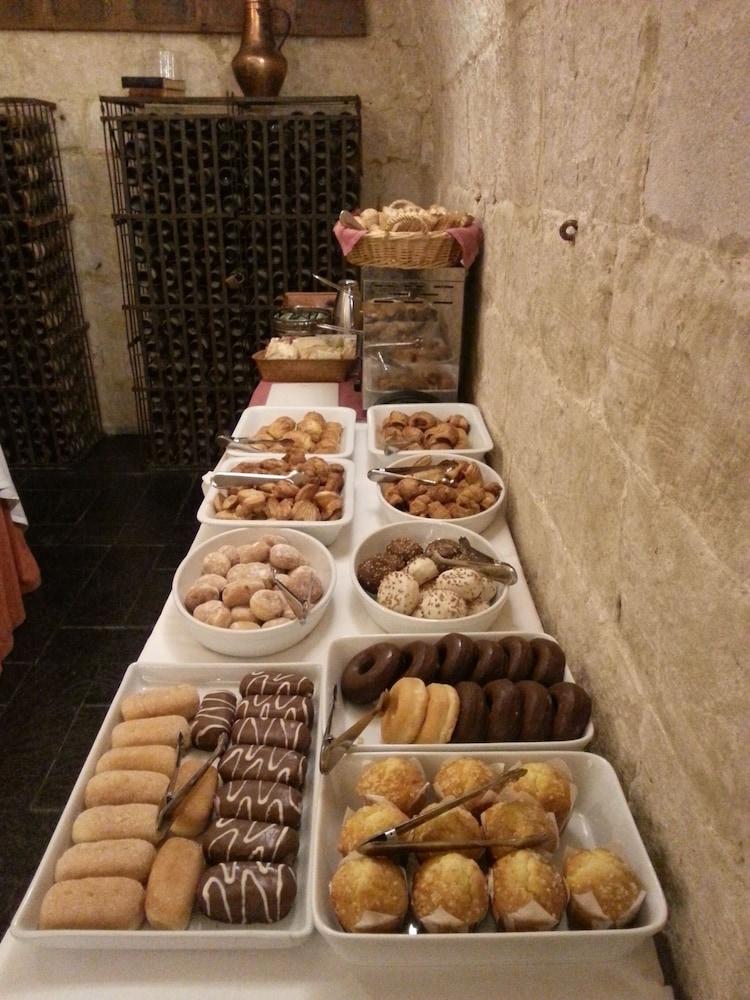 Posada Real Castillo Del Buen Amor Topas Екстериор снимка
