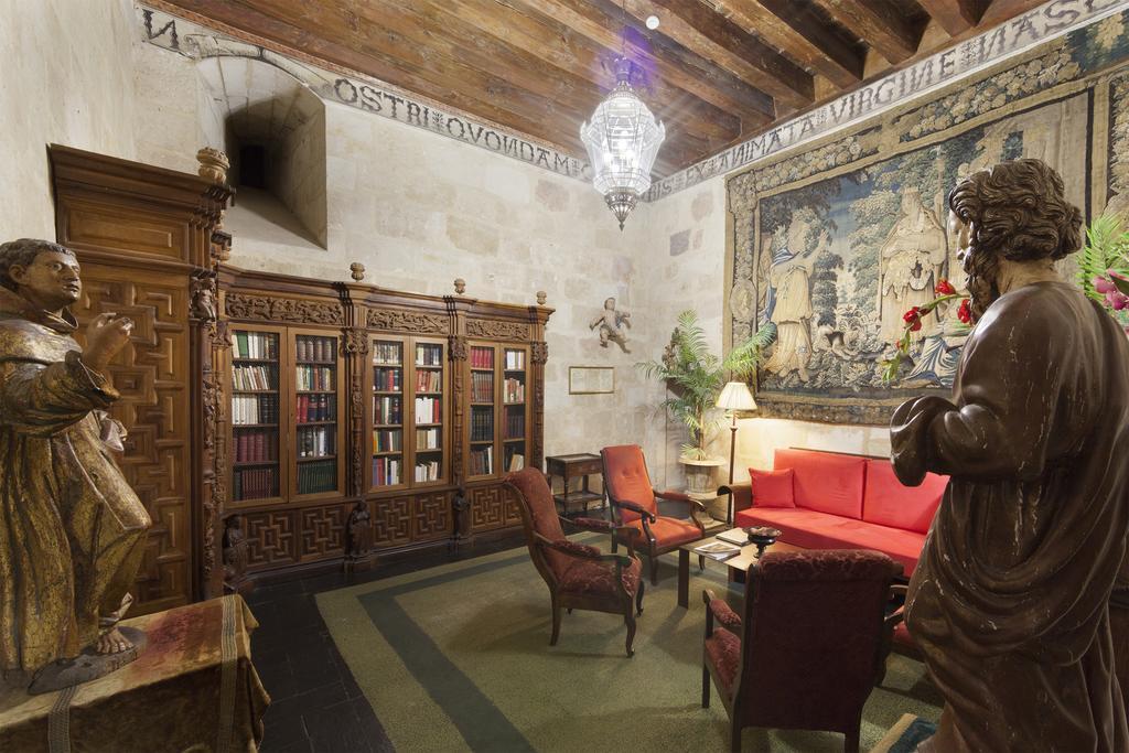 Posada Real Castillo Del Buen Amor Topas Екстериор снимка