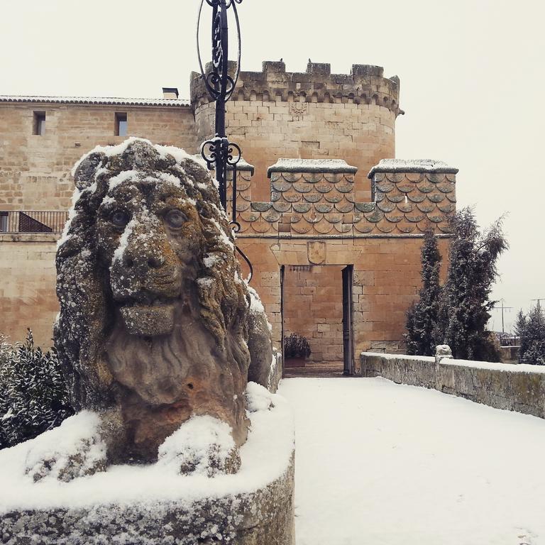 Posada Real Castillo Del Buen Amor Topas Екстериор снимка