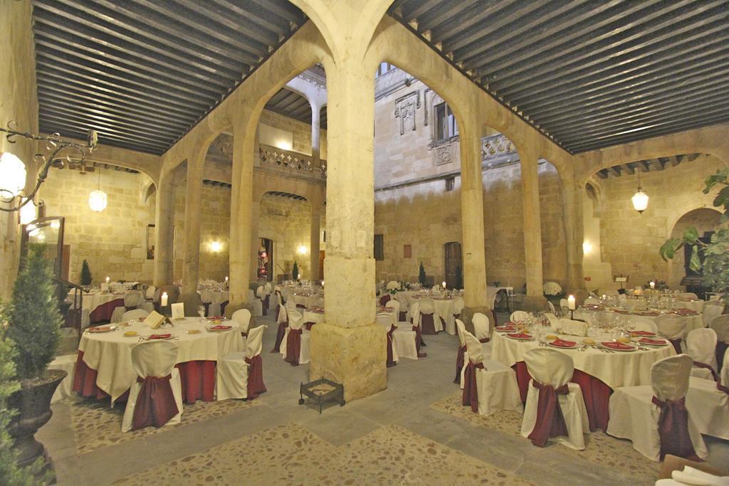Posada Real Castillo Del Buen Amor Topas Екстериор снимка