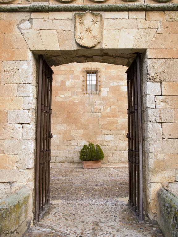 Posada Real Castillo Del Buen Amor Topas Екстериор снимка