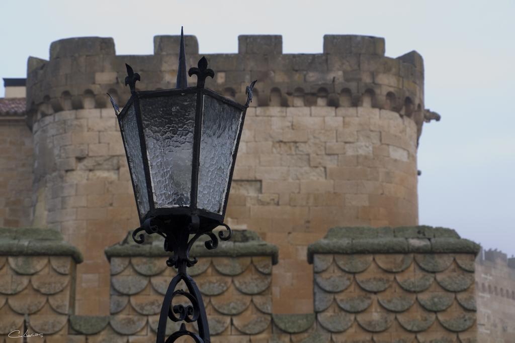 Posada Real Castillo Del Buen Amor Topas Екстериор снимка