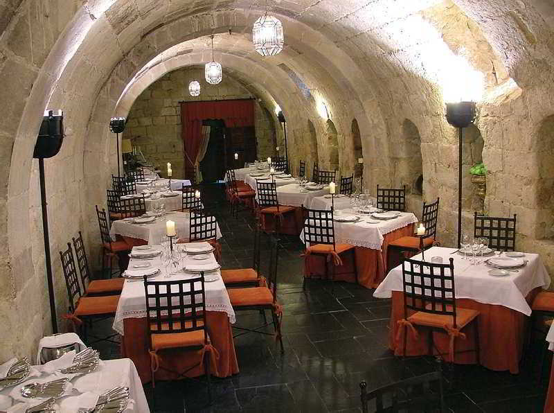Posada Real Castillo Del Buen Amor Topas Ресторант снимка