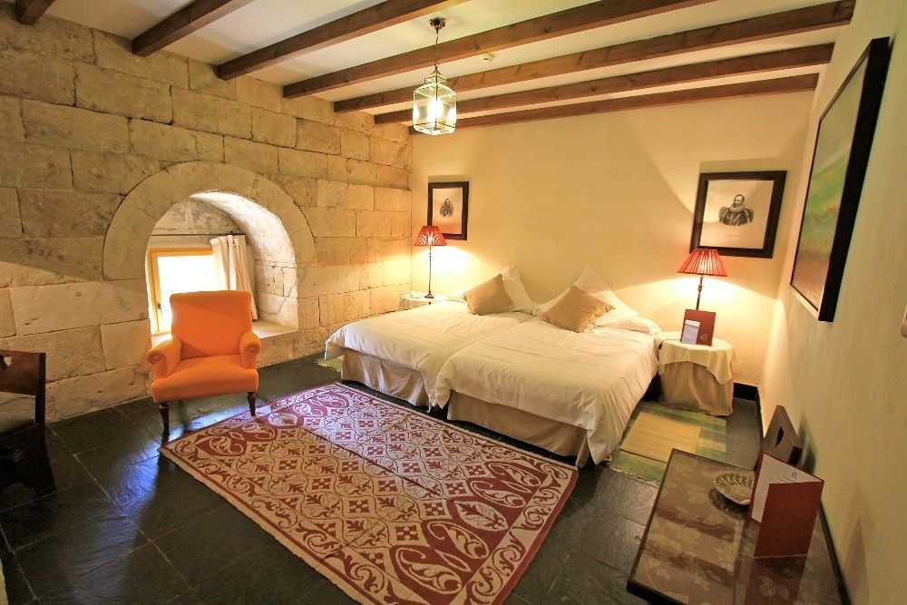 Posada Real Castillo Del Buen Amor Topas Екстериор снимка
