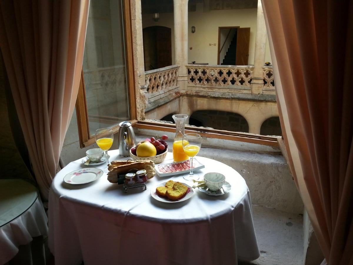 Posada Real Castillo Del Buen Amor Topas Екстериор снимка